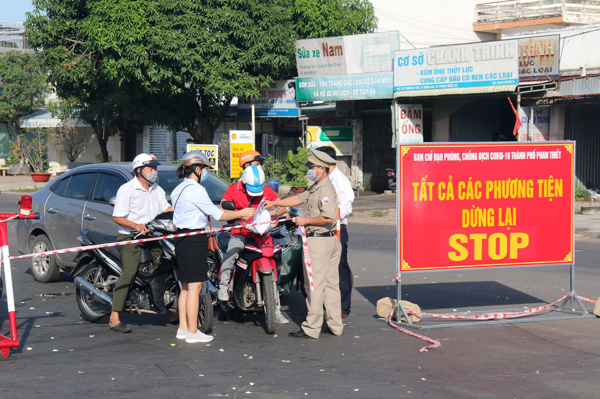 Lực lượng làm công tác phòng chống dịch Covid-19 tại TP. Phan thiết (Bình Thuận) năm 2021.