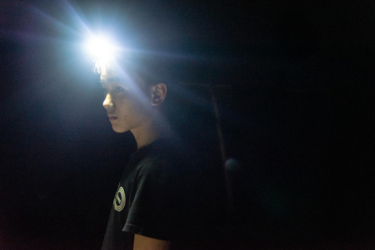 Lương chia sẻ: “Em không cảm thấy hạnh phúc với cuộc sống hiện tại. Em luôn mong rằng thực tế sẽ khác đi. Nhiều lúc em thấy rất buồn vì thiếu sự quan tâm của bố mẹ, nhưng em vẫn phải phấn đấu cố gắng để mình có tương lai hoàn thiện”.