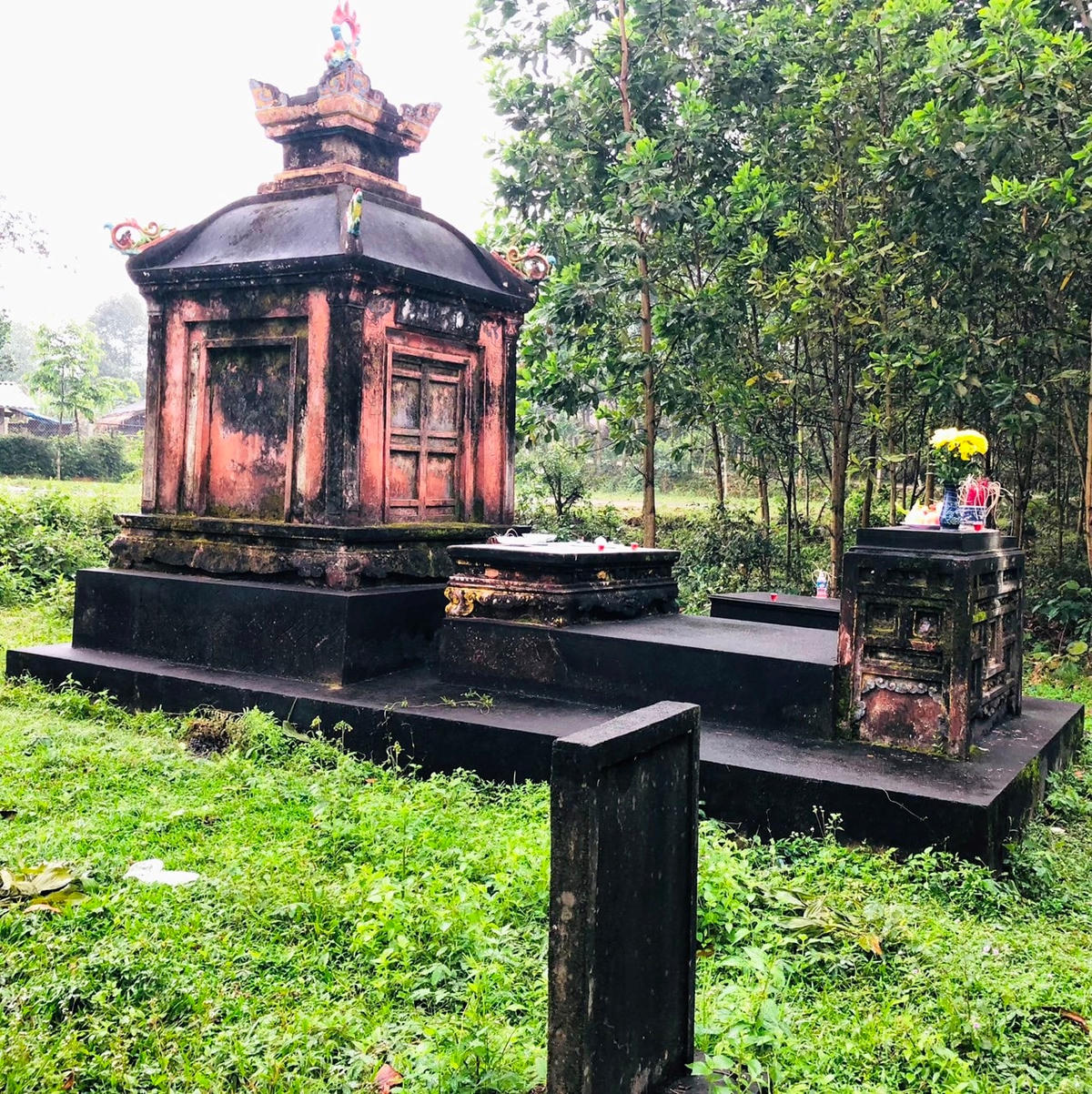 Lăng mộ Đức Đại Vương Dương Đô.