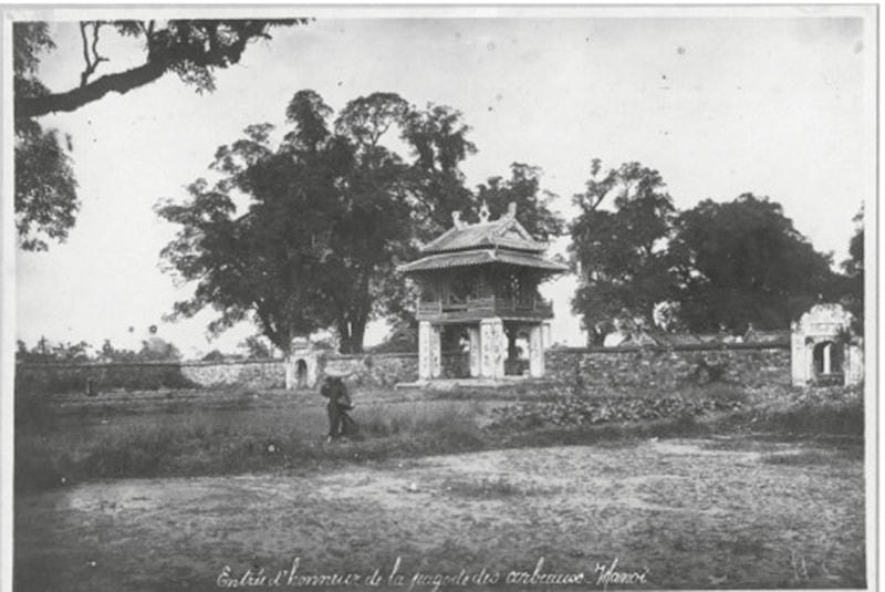Công trình Khuê Văn Các năm 1912 trong Bộ sưu tập ảnh EFEO.  