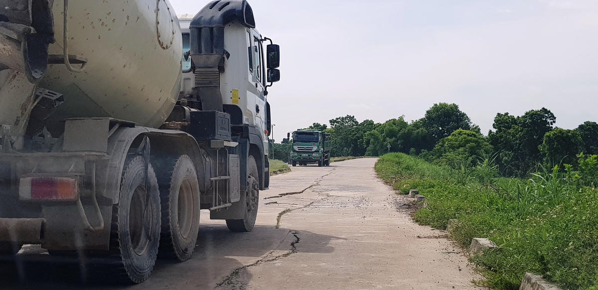 Tuyến đường đê tả sông Chu tại Thiệu Hóa bị hư hỏng nặng.