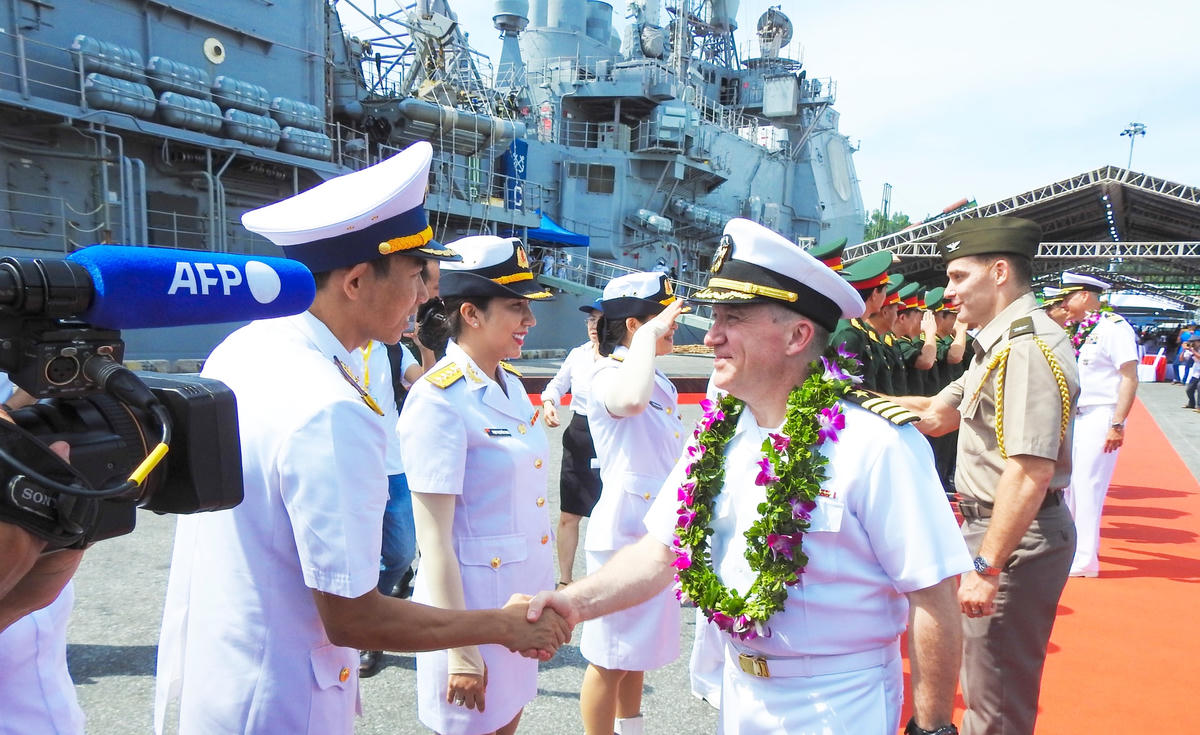 Tàu sân bay USS Ronald Reagan của Hải quân Hoa Kỳ thăm Đà Nẵng