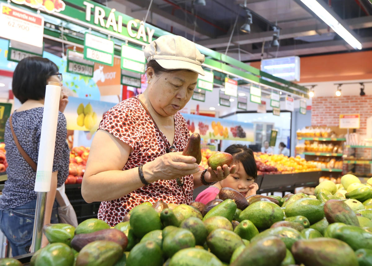 Giá nhiều mặt hàng thực phẩm rục rịch tăng. Ảnh: Quang Vinh.