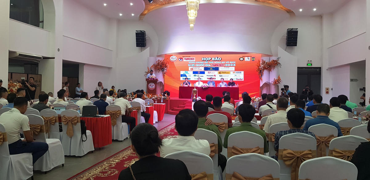 Quang cảnh buổi họp báo.