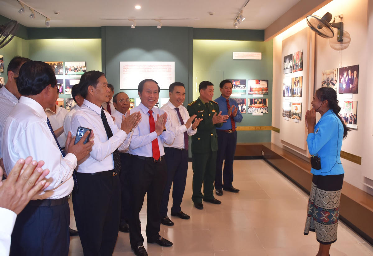 Vun đắp mối quan hệ hữu nghị vĩ đại Việt Nam - Lào mãi mãi xanh tươi, đời đời bền vững