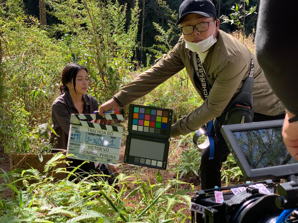 Cảnh nóng trong “Trại Hoa Đỏ” được đạo diễn Victor Vũ tính toán góc máy, hiệu ứng cẩn thận. Ảnh: NVCC.