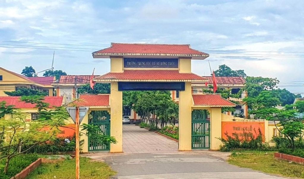 Trường THCS Hưng Thủy (huyện Lệ Thủy, tỉnh Quảng Bình).