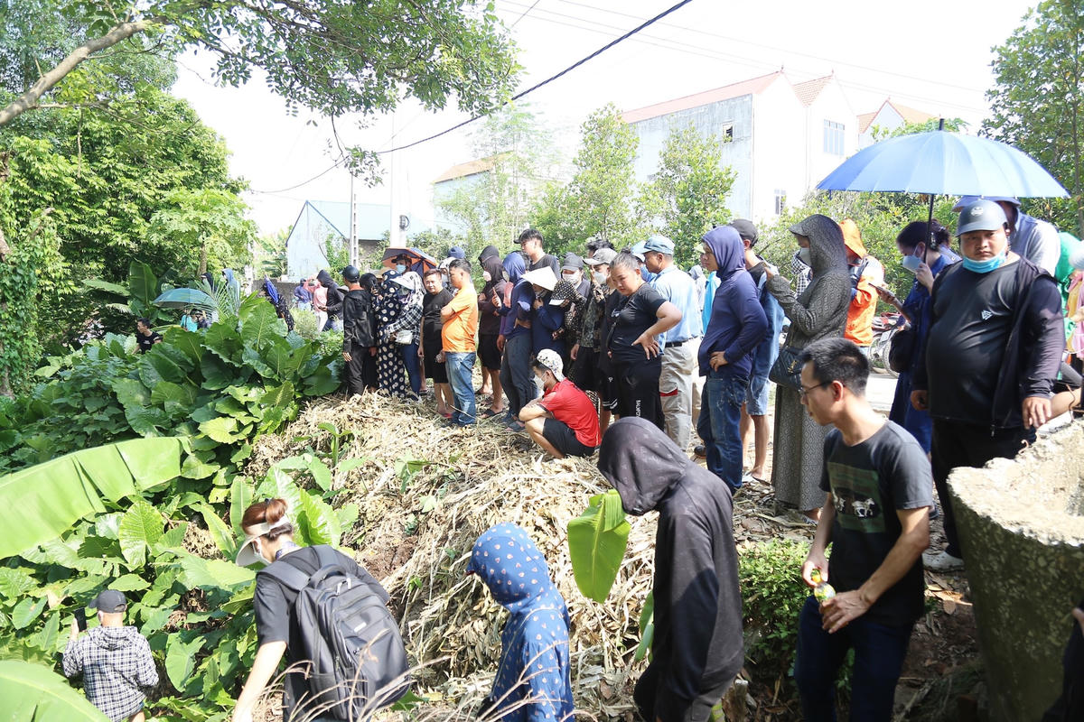 Đến nay, đã hơn một tháng trôi qua kể từ khi thông tin cô gái Lương Hải Như (23 tuổi, xã Hợp Đồng, huyện Chương Mỹ, Hà Nội) được gia đình báo mất tích, đến nay việc tìm kiếm cô gái đã thu hút rất đông người dân đến quan tâm.