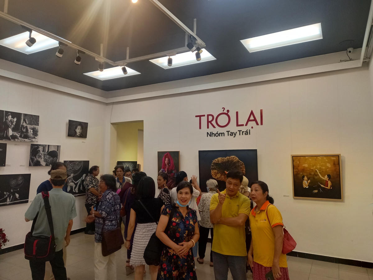 Triển lãm đã thu hút sự quan tâm của nhiều người.