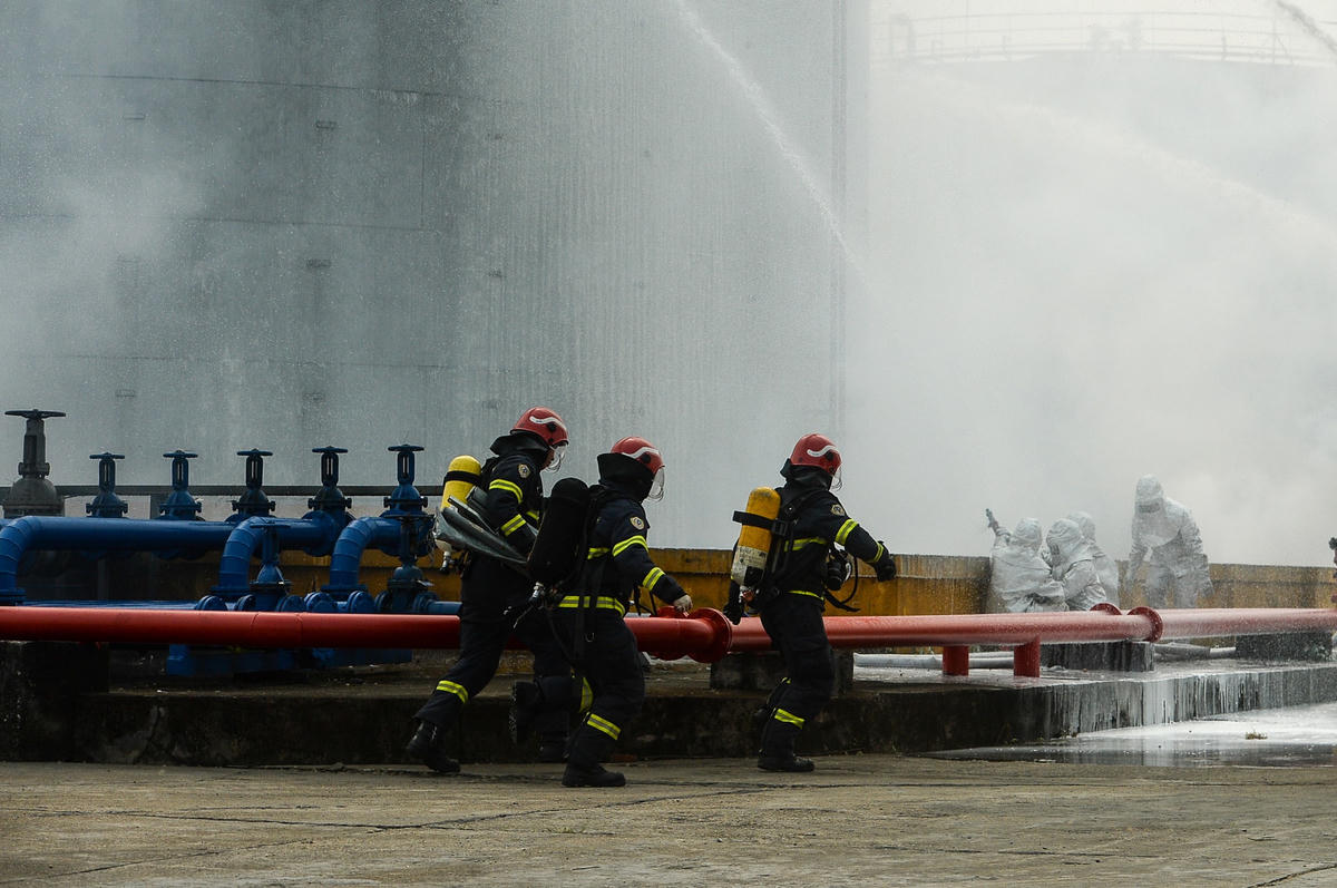 Vụ cháy này được huy động hơn 200 cán bộ, chiến sĩ, 29 phương tiện; Công an các quận, huyện: Long Biên, Hoàn Kiếm, Ba Đình, Hai Bà Trưng, Gia Lâm có mặt kịp thời triển khai cứu hỏa.
