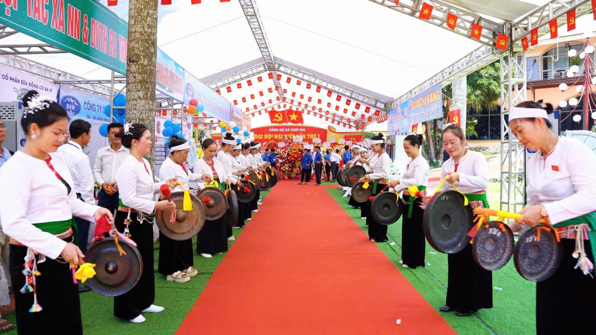 2 Ngân nga tiếng cồng ở nơi nhiều người Mường nhất Hà Nội