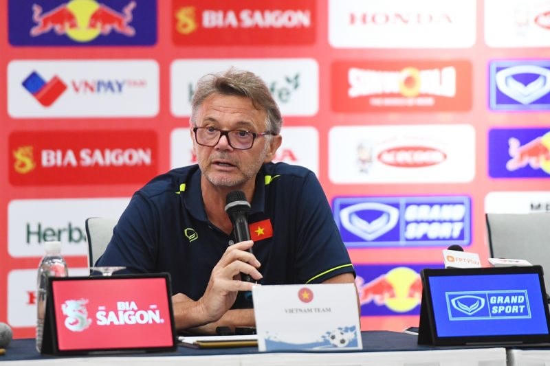 HLV Philippe Troussier. Ảnh: VFF.