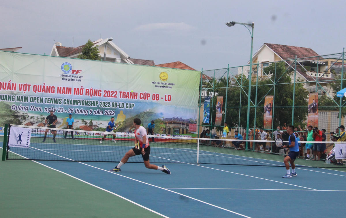 Các VĐV tham thi đấu giải vô địch quần vợt Quảng Nam mở rộng năm 2022.  