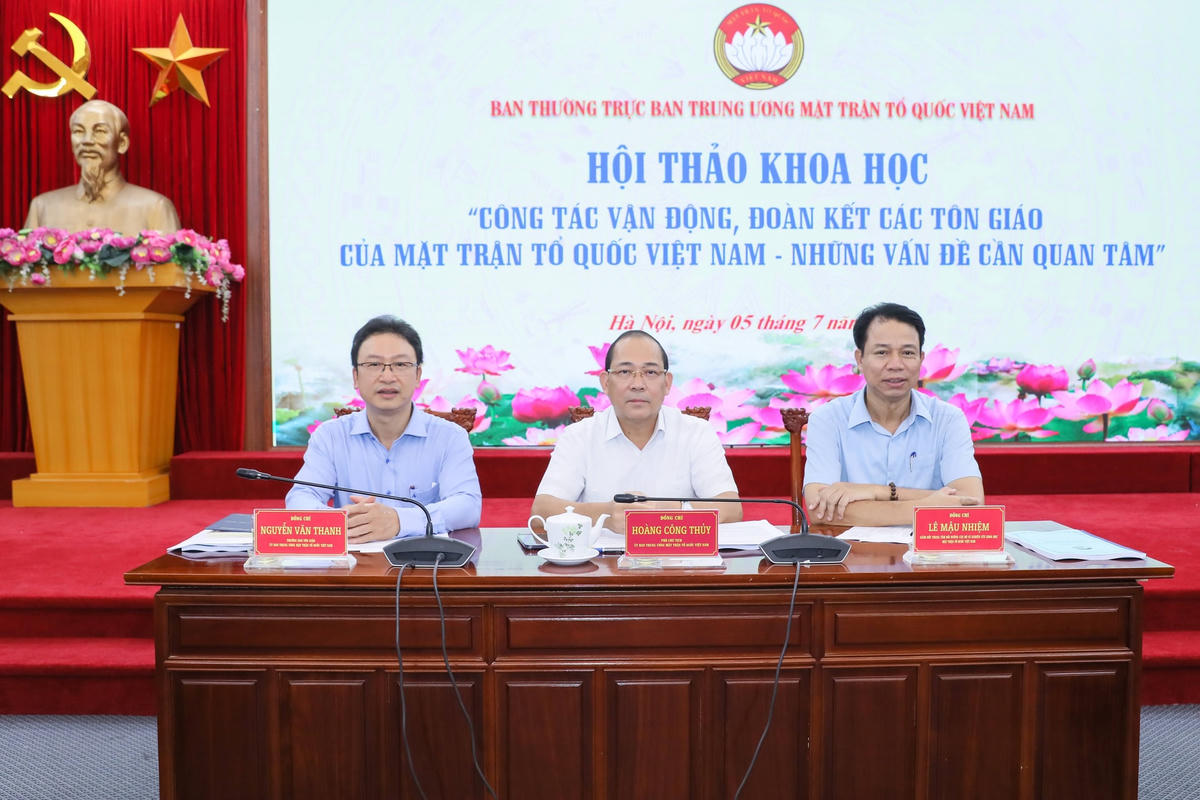 Chủ trì Hội thảo.