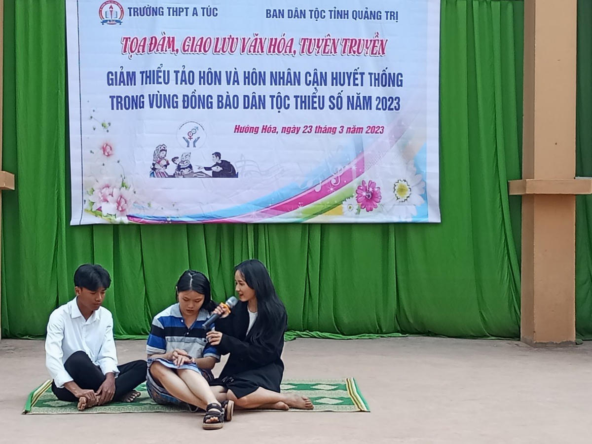 Buổi tọa đàm tại trường THPT A Túc thu hút hơn 420 học sinh, cán bộ, giáo viên và phụ huynh tham gia.