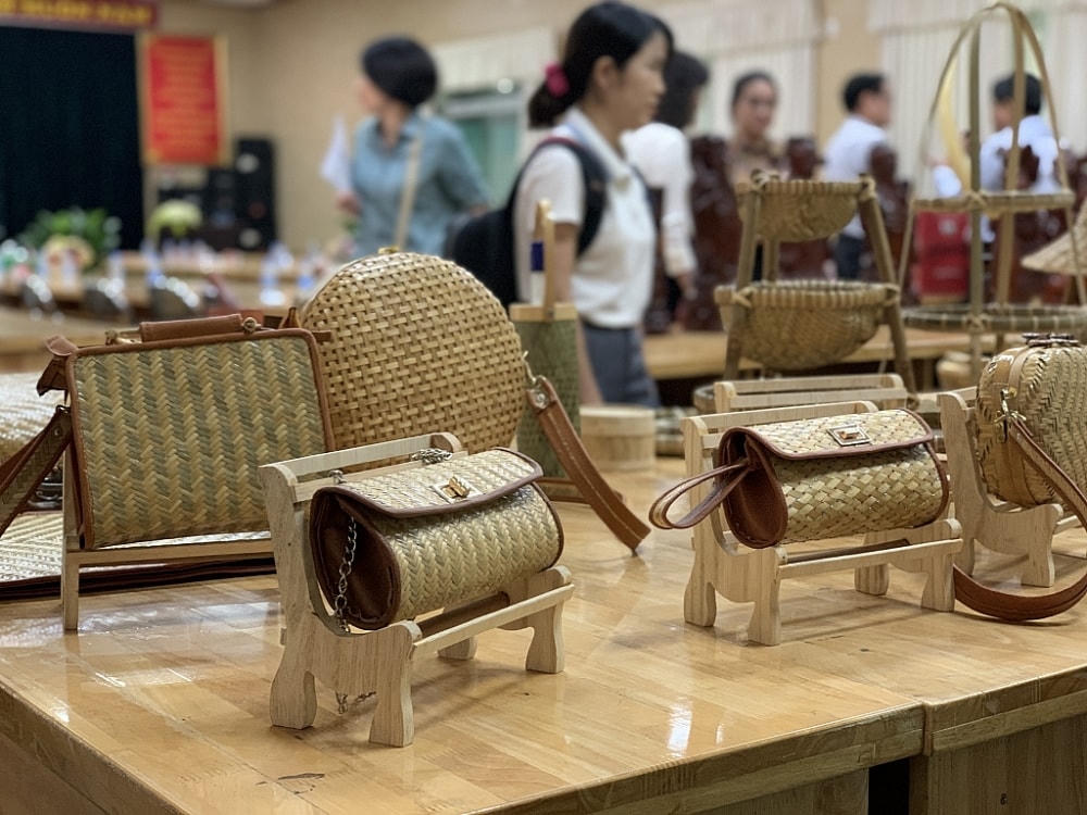 Sản phẩm thủ công mỹ nghệ của các làng nghề được xuất khẩu đến nhiều thị trường thế giới.  