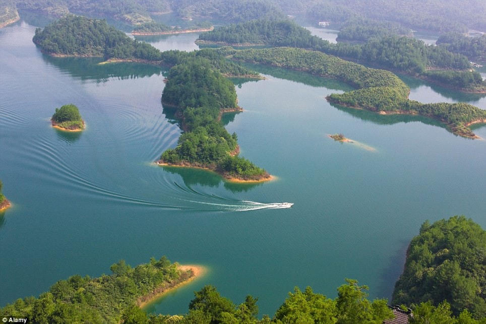 Quần thể Thiên Đảo tại Chiết Giang (Trung Quốc).  