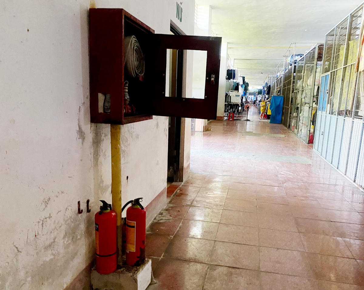 Hệ thống bình chữa cháy tại chợ TP Hà Tĩnh do không được bảo dưỡng, vệ sinh định kỳ nên có dấu hiệu hoen ghỉ.