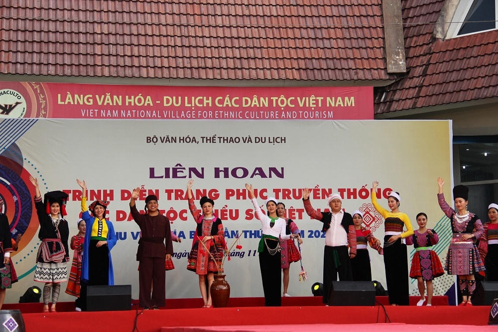 Trang phục truyền thống của các dân tộc đến từ Tỉnh Hòa Bình.