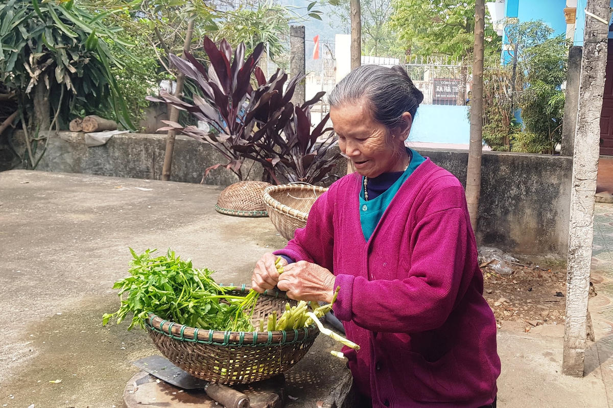 Nữ dân quân 2