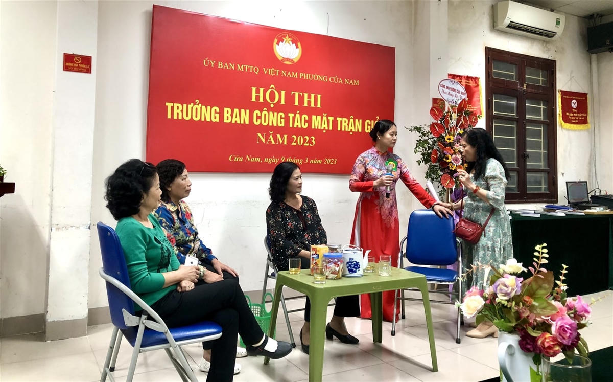 Thí sinh tham gia Hội thi Trưởng ban Công tác Mặt trận giỏi phường Cửa Nam (TP Hà Nội).