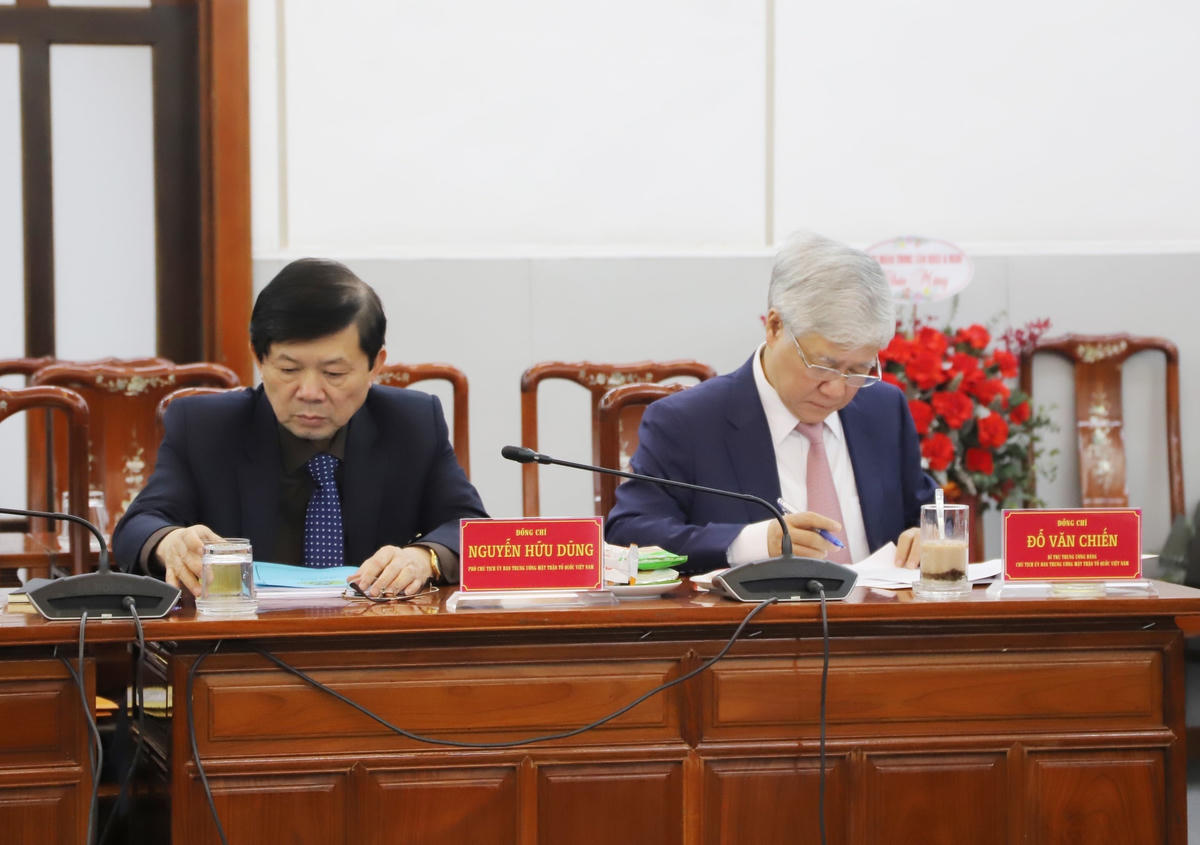 Bí thư Trung ương Đảng, Chủ tịch UBTƯ MTTQ Việt Nam Đỗ Văn Chiến, Phó Chủ tịch UBTƯ MTTQ Việt Nam Nguyễn Hữu Dũng dự Đại hội.