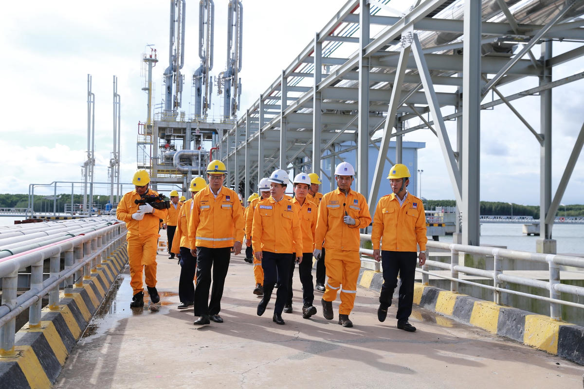 Lãnh đạo PV GAS thường xuyên kiểm tra thực tế và giới thiệu hệ thống Kho cảng LNG Thị Vải – biểu tượng mới trong quá trình chuyển đổi đột phá của ngành năng lượng quốc gia.