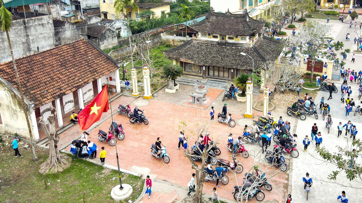 Theo ông Cao Xuân Mạc, Trưởng ban quản lý di tích cho biết, từ xa xưa, cứ vào sáng mùng 1 Tết Nguyên đán, những người đỗ đạt trong làng, người theo con đường học hành, khoa cử lại ra Nghè dâng hương, đàm đạo. Lễ hội truyền thống Nghè Nguyệt Viên diễn ra vào ngày mùng 10 tháng 2 Âm lịch với nhiều hoạt động. Ngoài ra, người cao niên trong làng cũng thường ra phía sân Nghè Nguyệt Viên để hóng mát dưới tán cây đa, ngồi trò chuyện và tập dưỡng sinh. 