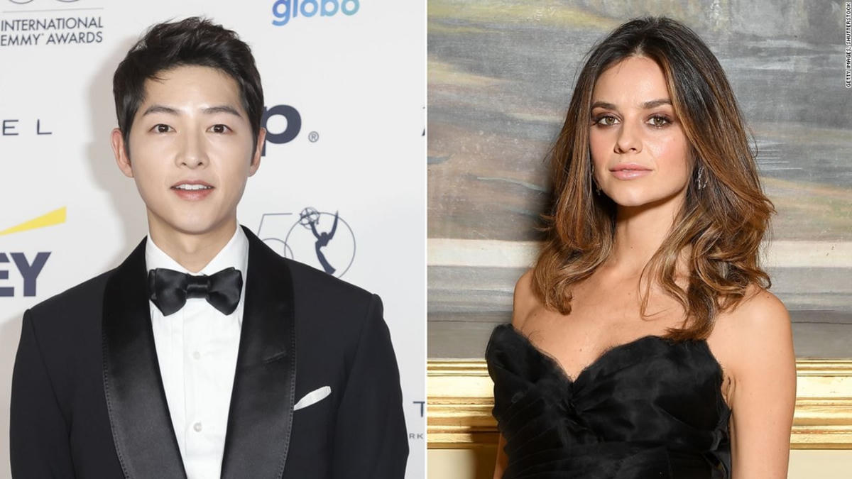 Song Joong-ki và vợ Katy Louise Saunders. Ảnh: CNN.