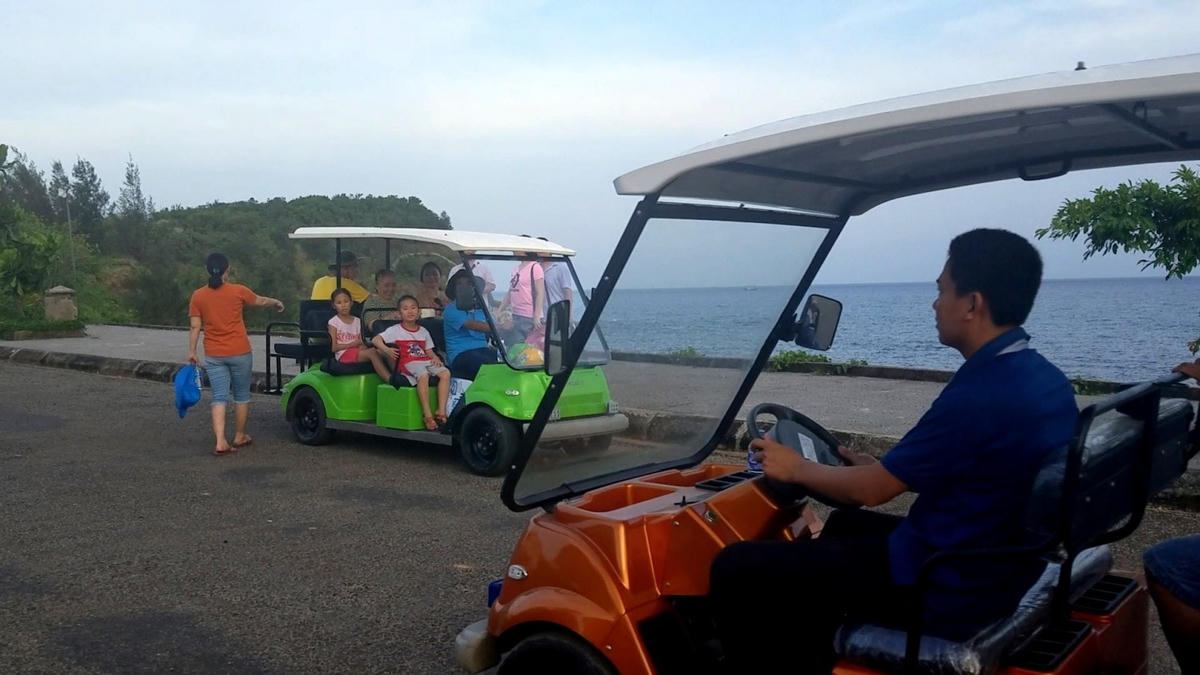 Đề xuất thí điểm xe điện bốn bánh chở khách du lịch ở huyện đảo Cồn Cỏ.