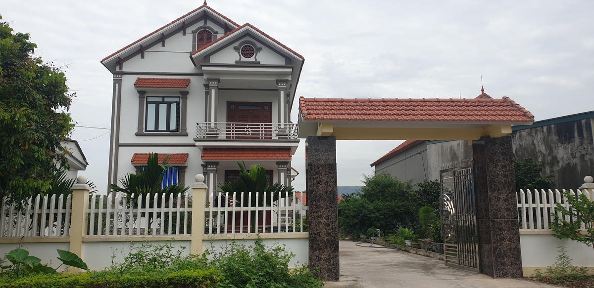 Hầu hết những chủ vườn na này đều sở hữu những căn biệt thự khang trang. Trong đó nổi tiếng đất na Việt Dân là 3 anh em Nguyễn Văn Tuyên, Nguyễn Văn Thuê, Nguyễn Văn Đĩnh.