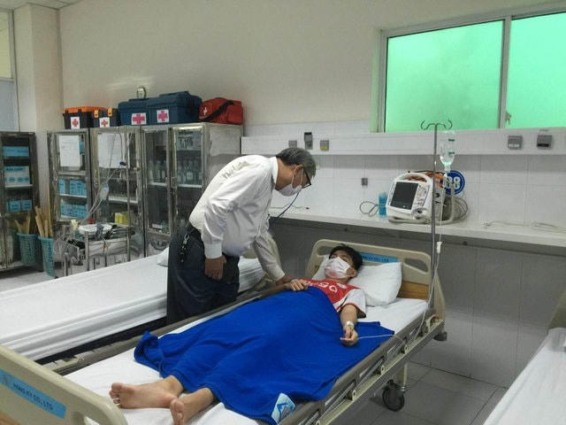 Học sinh điều trị ngộ độc tại bệnh viện. Ảnh: SKĐS.
