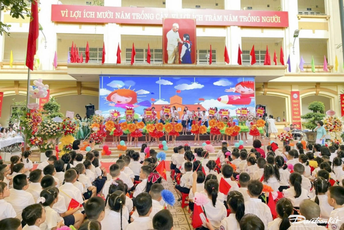 Học sinh dự lễ khai giảng năm học 2024-2025. Ảnh: P.T.