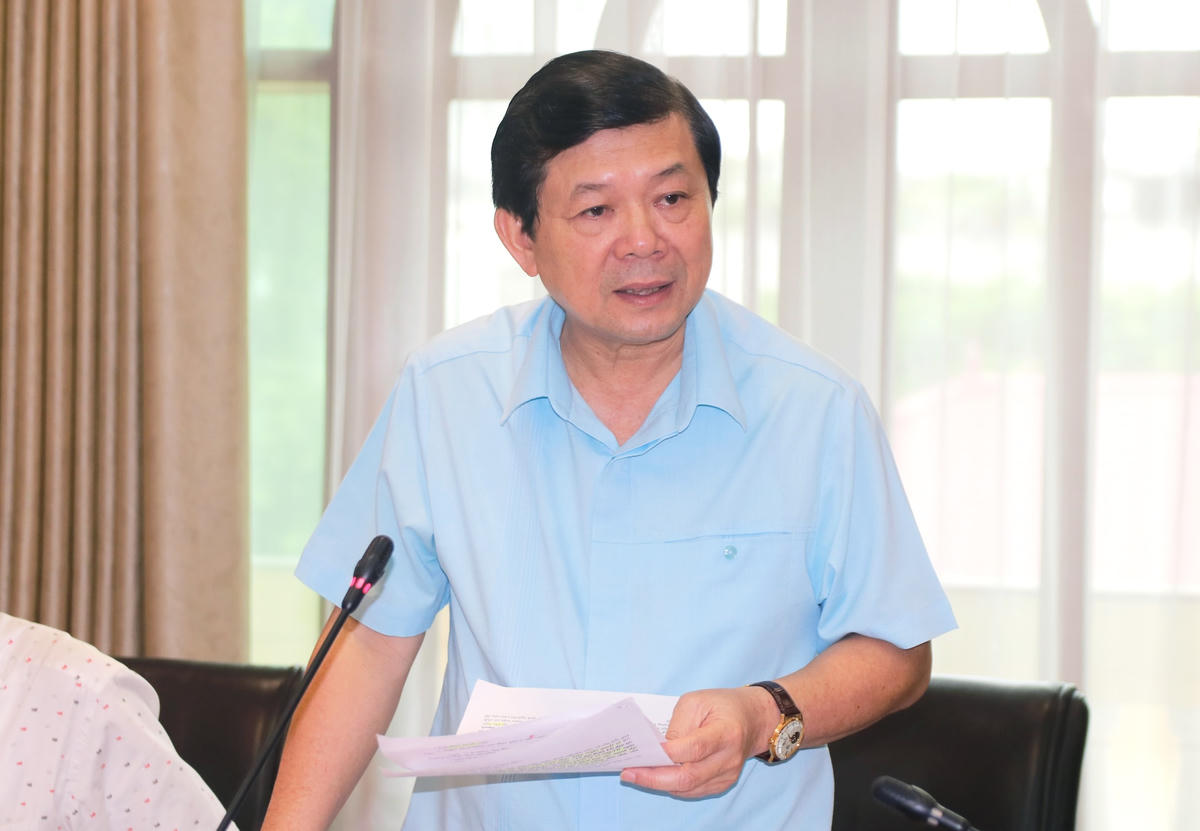 Phó Chủ tịch UBTƯ MTTQ Việt Nam Nguyễn Hữu Dũng báo cáo kết quả thực hiện đề tài.