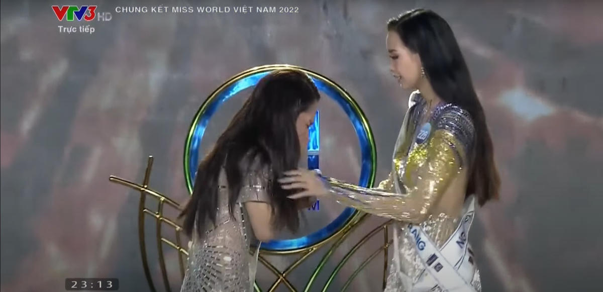Giây phút Mai Phương được xướng tên giành ngôi Hoa hậu Thế giới Việt Nam 2022.