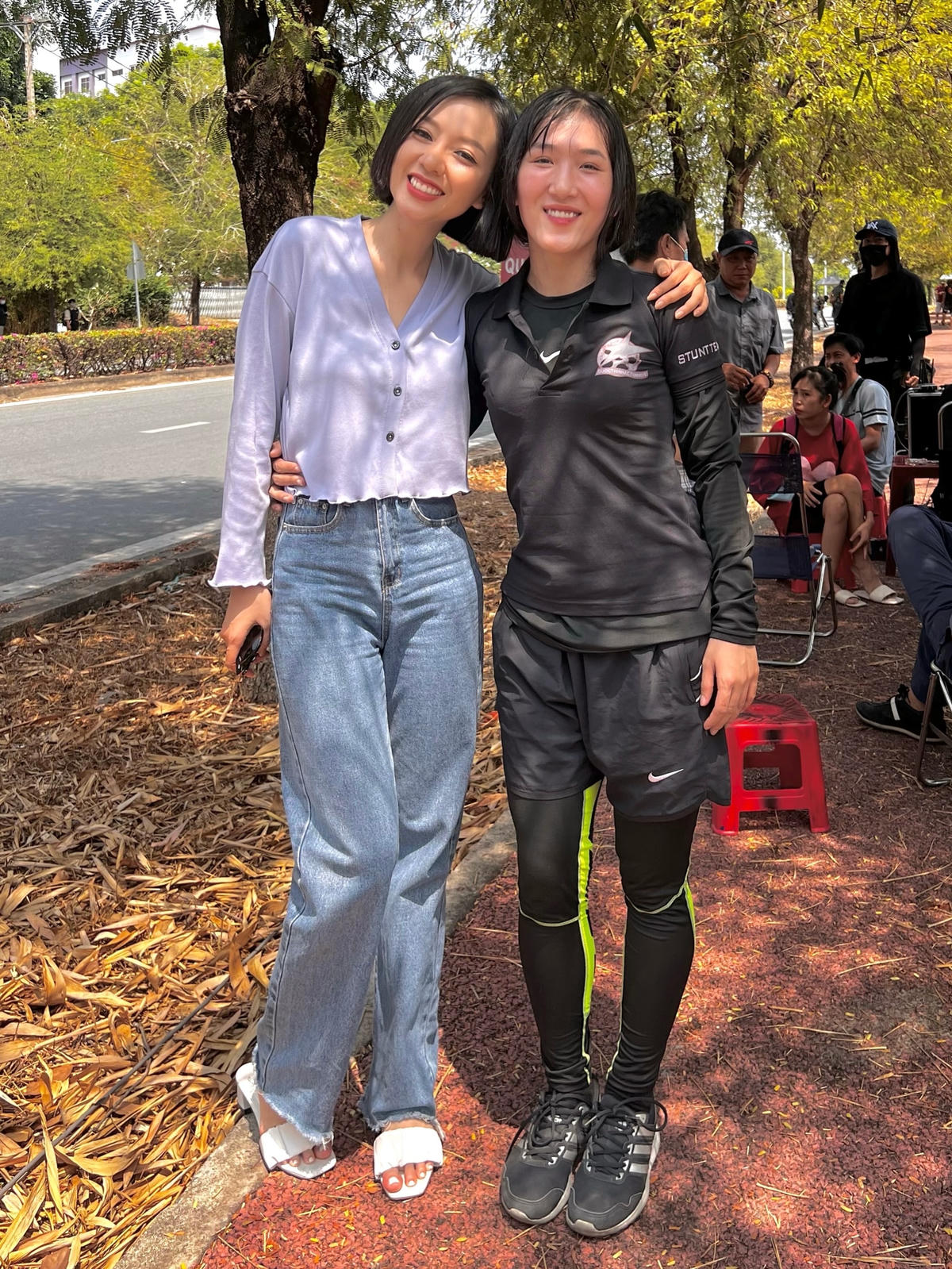 Theo đuổi gu thời trang công sở, Băng Di khiến công chúng thích thú vì tạo hình cuốn hút, đầy ấn tượng.