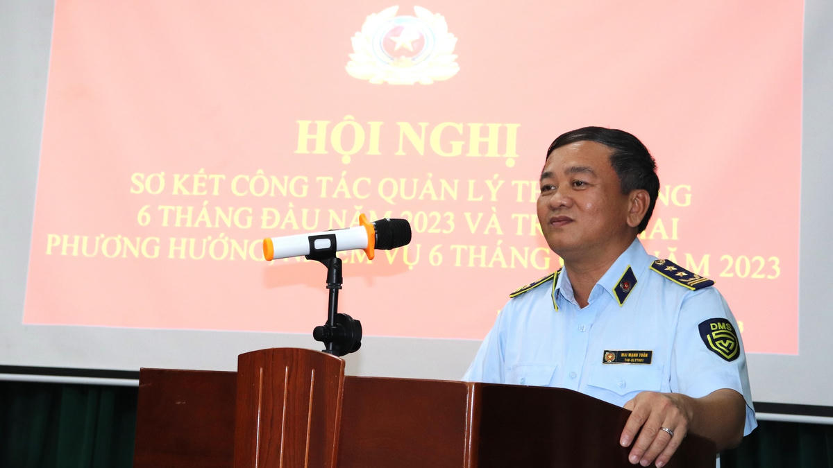 Ông Mai Mạnh Toàn, Bí thư Đảng ủy, Cục trưởng Cục QLTT tỉnh phát biểu.