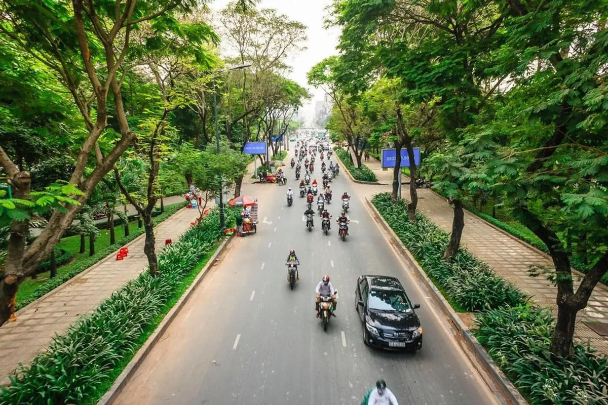 Trong bối cảnh thiếu quỹ đất, Công viên Hoàng Văn Thụ, quận Tân Bình phải nhường một phần quỹ đất để giảm kẹt xe cho sân bay Tân Sơn Nhất.