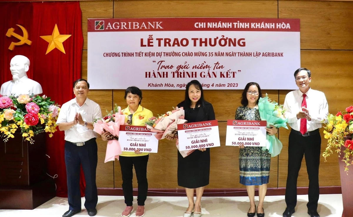 Agribank trao thưởng giải Đặc biệt 1 tỷ đồng cho khách hàng gửi tiền tại Sóc Trăng