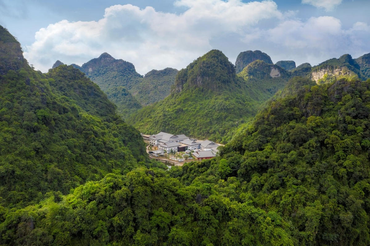 Khu nghỉ dưỡng khoáng nóng Yoko Onsen Quang Hanh.