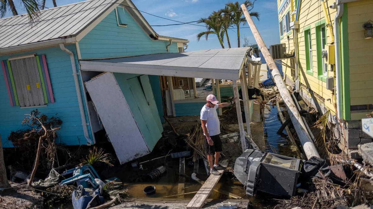 Bão Ian tàn phá Florida (Mỹ), năm 2022.