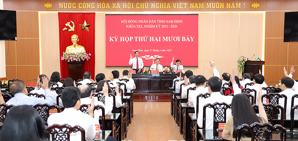 Đề án sắp xếp đơn vị hành chính cấp xã và Đề án hợp nhất 3 tỉnh Nam Định, Hà Nam, Ninh Bình được HĐND tỉnh Nam Định thông qua trong phiên họp ngày 27/4. Ảnh: Văn Huỳnh.