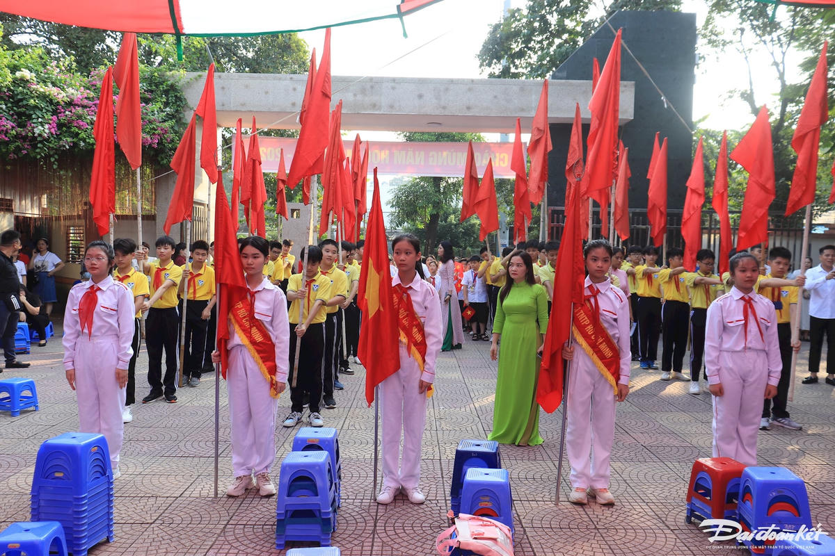 Học sinh Trường THCS Văn Yên trong ngày khai giảng năm học 2024-2025. Ảnh: Nguyễn Hoài