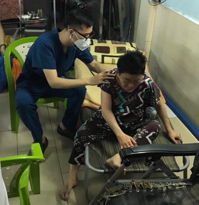 Các Đội/tổ tiêm chủng mũi 4 vaccine ngừa Covid-19 của quận Bình Thạnh ưu tiên đến tiêm tận nhà cho người thuộc nhóm nguy cơ cao.