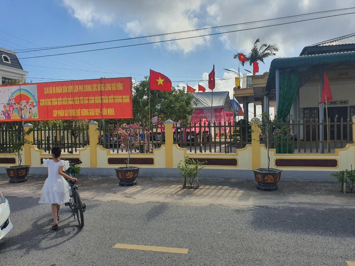 Nhà văn hóa xóm Lâm Phú rất rộng rãi, khang trang.