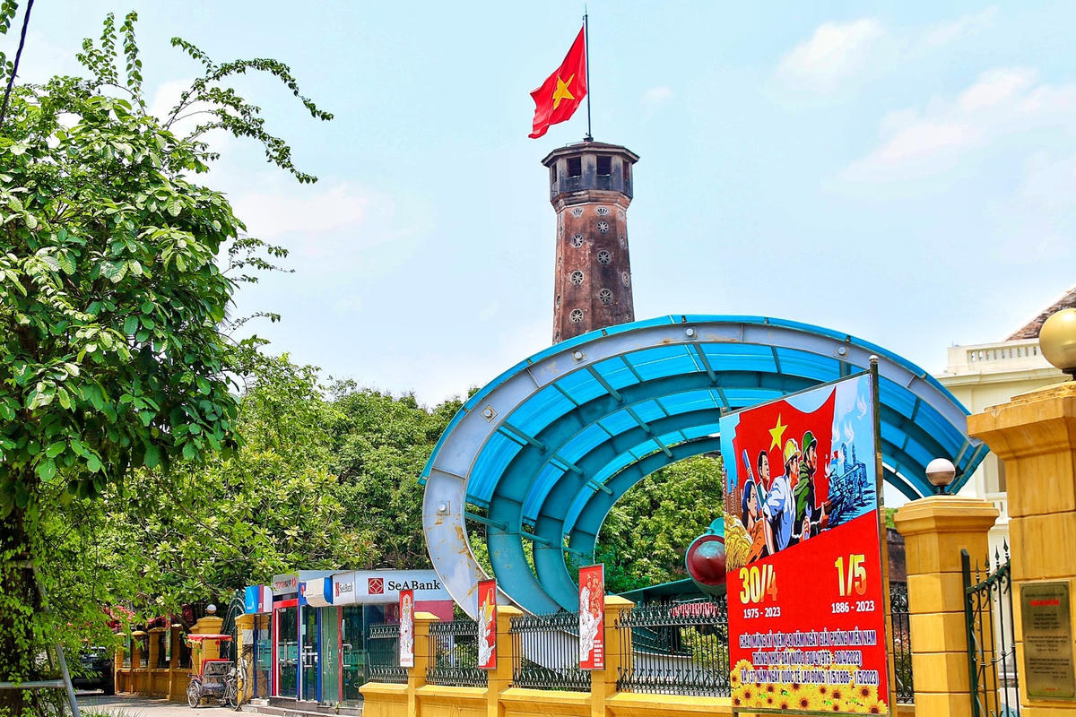 Nhìn lại dấu mốc lịch sử đại thắng mùa Xuân năm 1975 cũng là dịp để mỗi người dân Việt Nam tự hào, đưa đất nước ta ngày càng hùng cường, thịnh vượng.