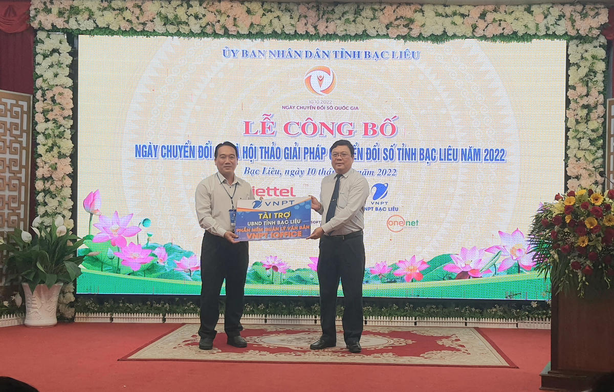 Tập đoàn VNPT tặng tỉnh Bạc Liêu phần mềm quản lý văn bản iOffice.