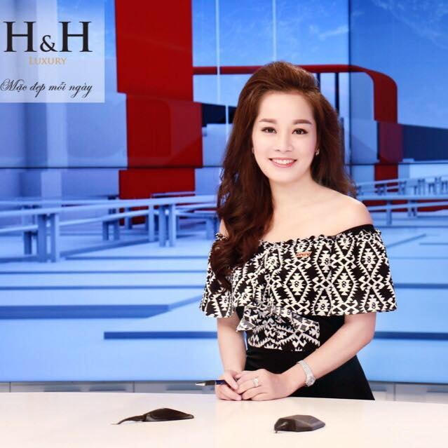 Trong 8 năm làm nghề, Minh Hương luôn ý thức được mình vừa là một người dẫn chương trình vừa là một sĩ quan công an.