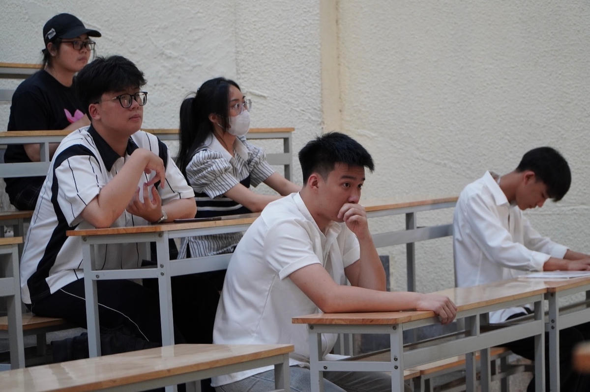 Đại diện Trường Đại học Sư phạm Hà Nội cho biết, nội dung các bài thi bám sát chương trình giáo dục phổ thông 2018 và định hướng dạy học, kiểm tra đánh giá của Bộ Giáo dục và Đào tạo. Ảnh: Nguyễn Hoài.