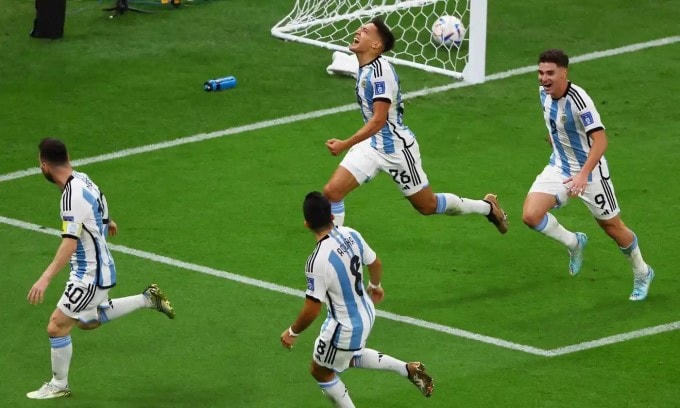 Argentina vào bán kết sau loạt penalty